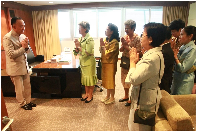 ﻿อธิบดีกรมบังคับคดีนำคณะผู้บริหารอวยพรปีใหม่ผู้บริหารกระทรวงยุติธรรม